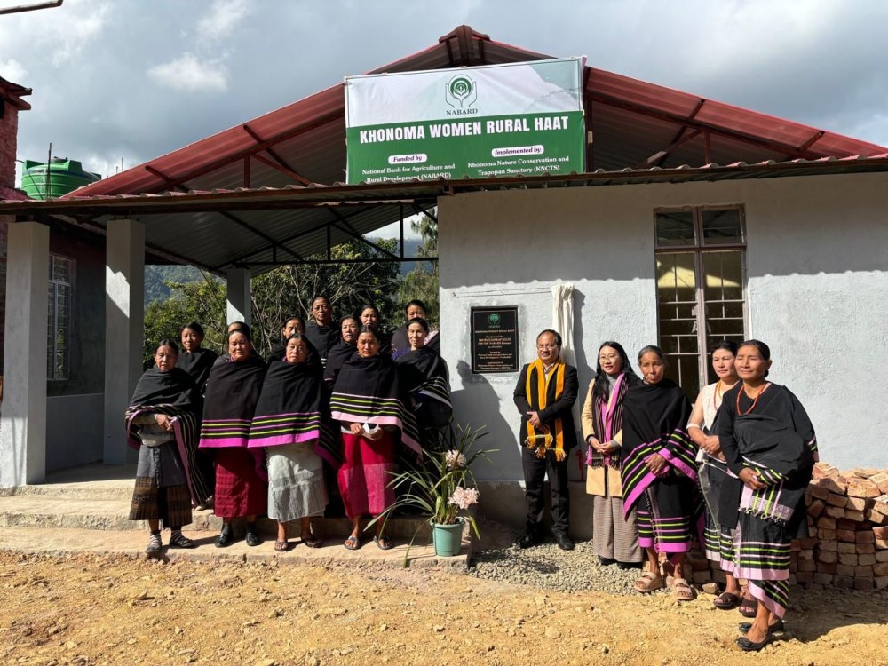 Pauliankap Bulte, General Manager, NABARD, Nagaland Regional Office alongwith office bearers and members of the Khonoma Women Union.